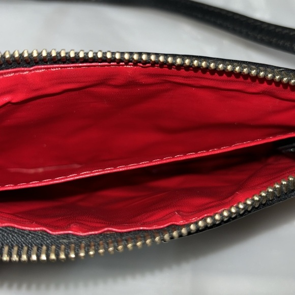 Dooney & Bourke 1975 Black Puffy Diamond Quilt Leather Zip Wristlet Wallet - Picture 5 of 5